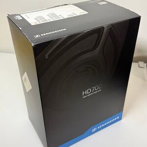 Sennheiser HD 700 in Black and Blue Box